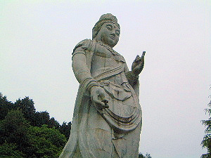 壷阪寺の大観音石像