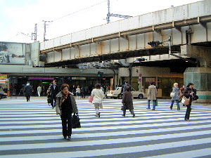 JR大阪駅前横断歩道