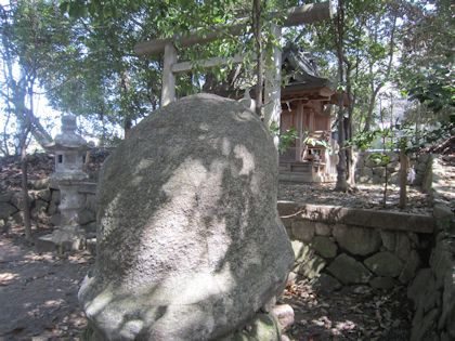 神田神社の烏帽子岩