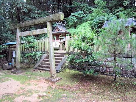 弘仁寺の滝蔵神社