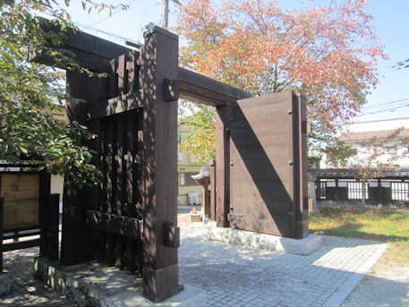 高取城松の門