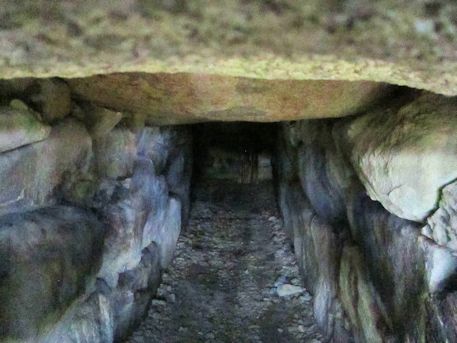 牧野古墳の横穴式石室