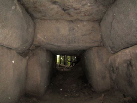 峯塚古墳の横穴式石室