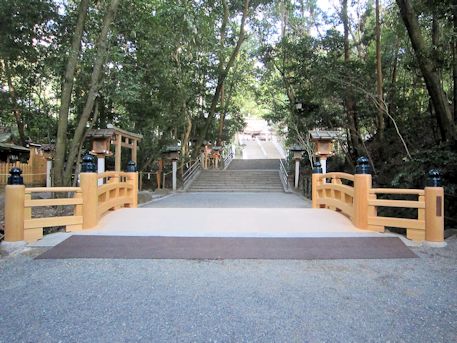 大神神社の太鼓橋