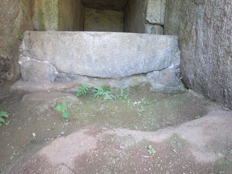 寺崎白壁塚古墳の横口式石槨