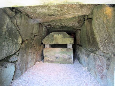 水泥古墳の家形石棺