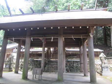 篠畑神社拝殿の鰹木