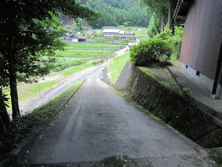 篠畑神社の脇道