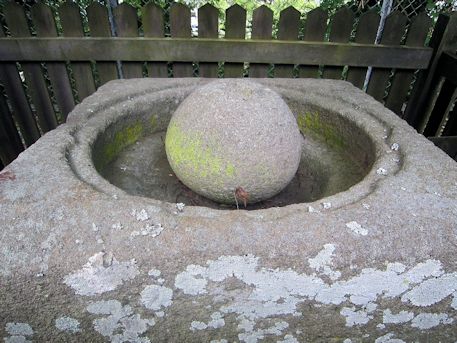 井行元の水鉢