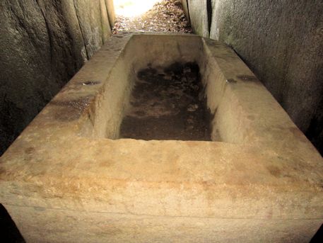 西宮古墳の石棺