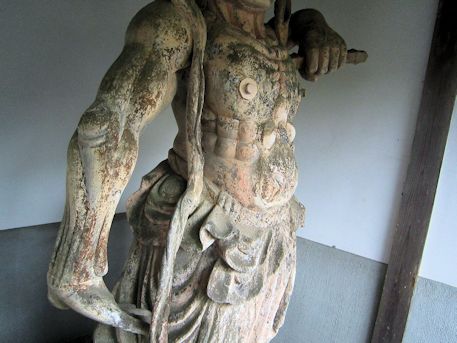 泉徳寺金剛力士像