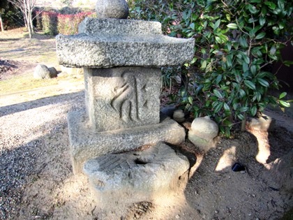 石灯籠の梵字